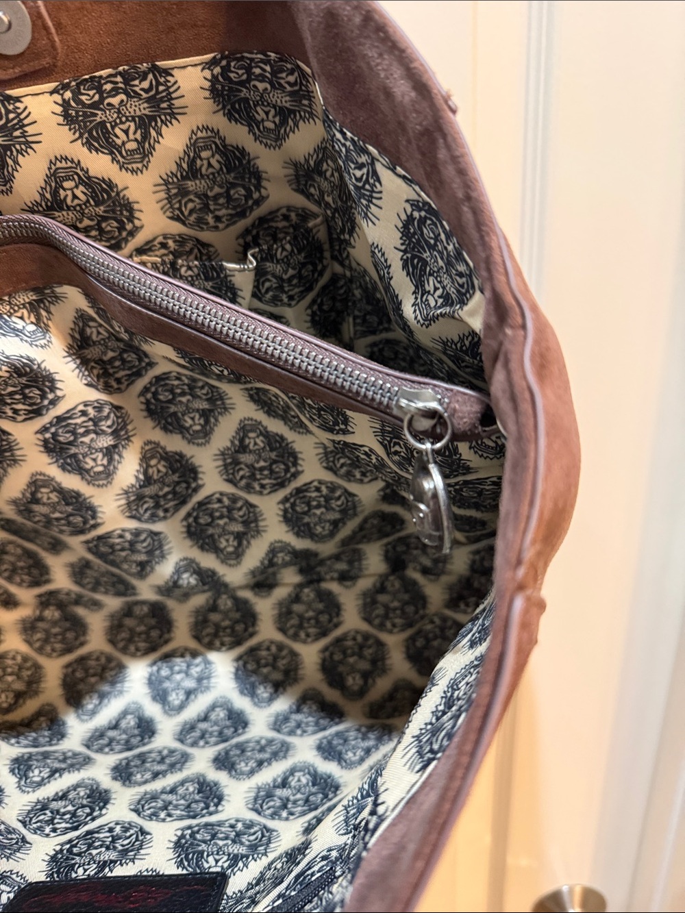 Ed Hardy NWT Brown Tote Bag with Patterned Lining 14”L x 12”H x 4.5”D - Picture 14 of 14